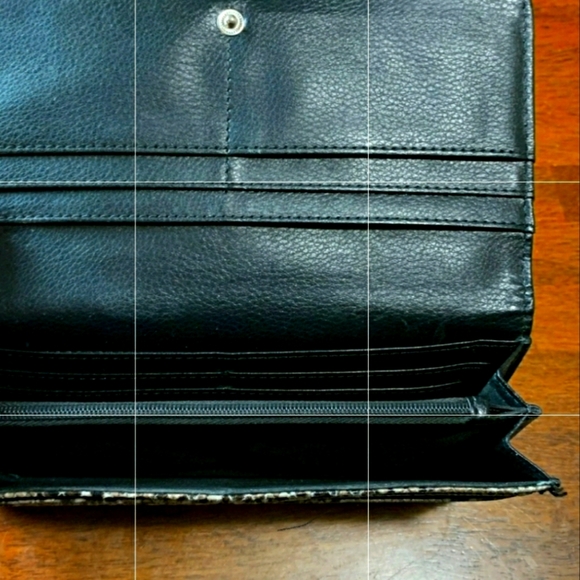 Nine West Wallet ( Like New Condition) - Picture 4 of 4